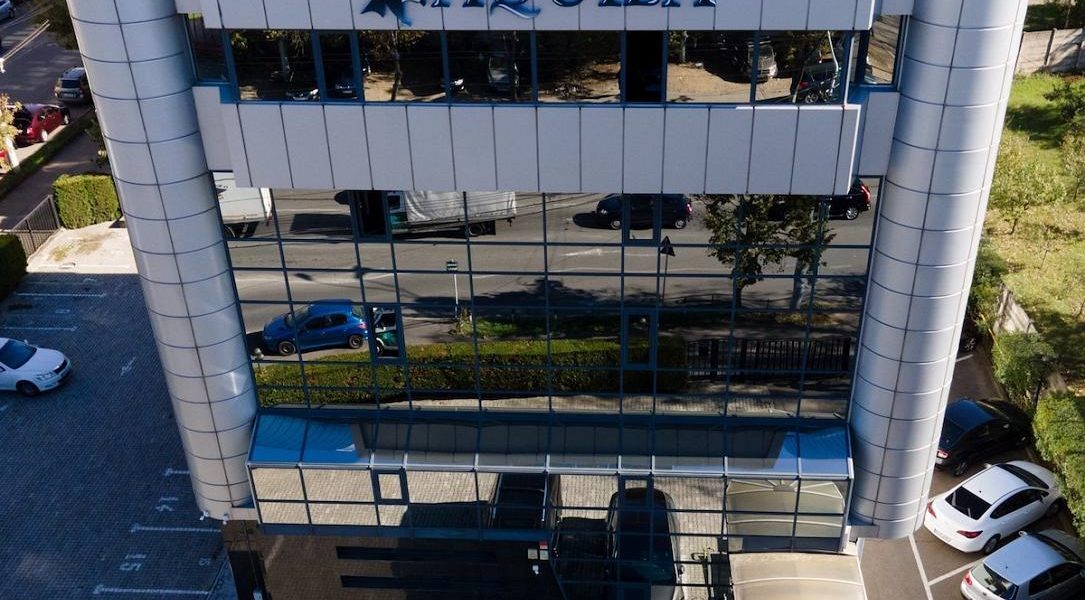 AQUILA: Venituri ușor crescute în context dificil