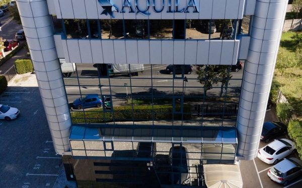 AQUILA: Venituri ușor crescute în context dificil