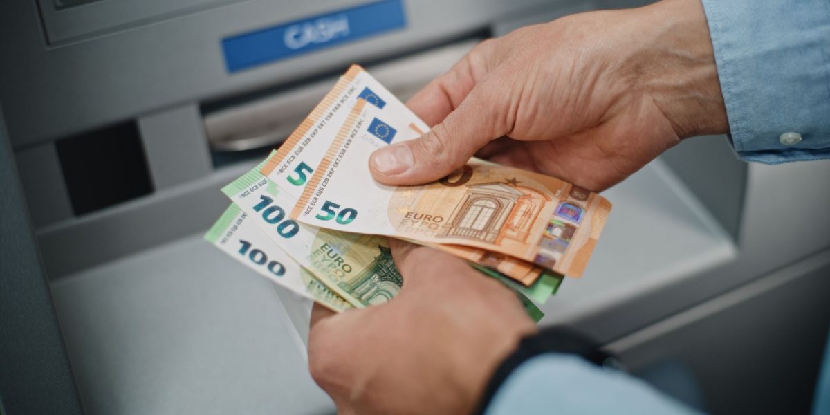 Bancnote false: Atenție la restul primit în străinătate