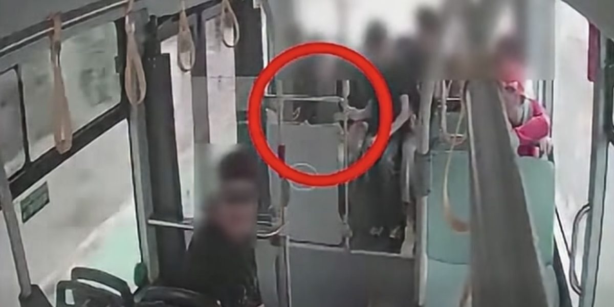 Bacău: Autobuze noi, vandalizate în prima zi. Primarul, UVURIRE