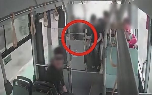 Bacău: Autobuze noi, vandalizate în prima zi. Primarul, UVURIRE