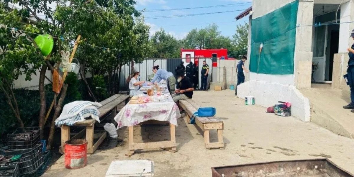 Olt: 27 de vârstnici, scoși din azil improvizat, viață chinuită