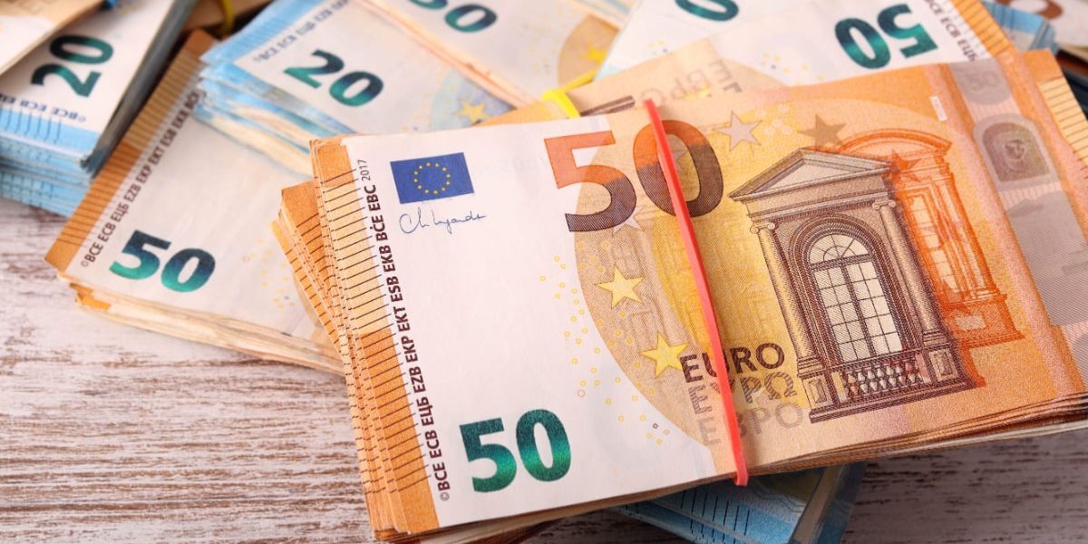 Moldova: Milionari pe hârtie sau averi în euro?