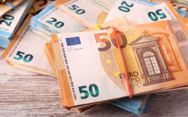Moldova: Milionari pe hârtie sau averi în euro?