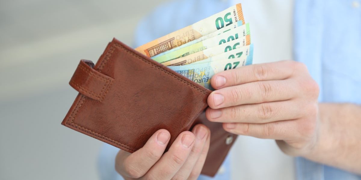 Elveția cheamă muncitori: Salarii de 8.900 euro în construcții