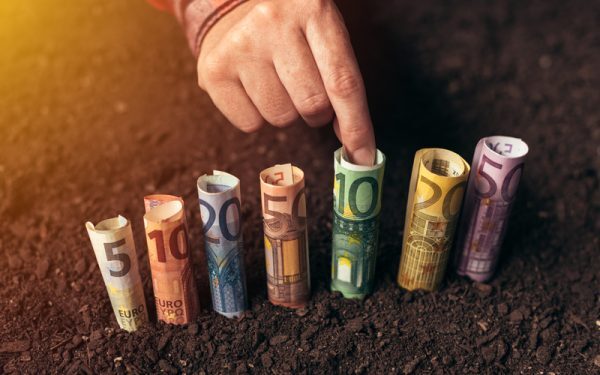 Fonduri UE 2026: Praguri noi la granturile de 50.000 EUR pentru ferme
