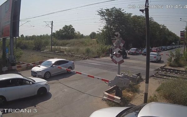 Șoferi prinși la Petricani! Avertisment CFR dur