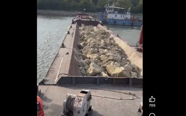Barja scufundată în Dunăre: Miza e apa pentru Cernavodă