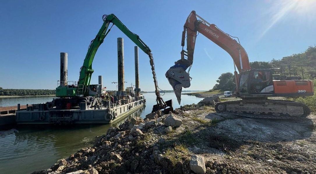 Danube: Barge pline cu piatră pentru reactoarele nucleare