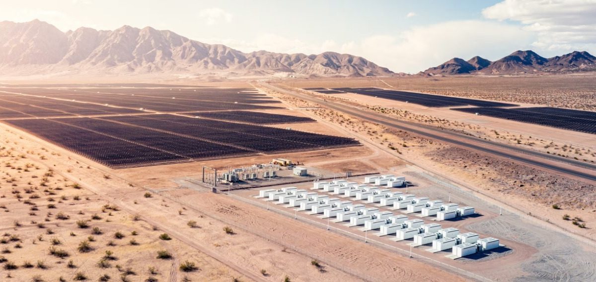 Musk alimentează super AI cu baterii Tesla. Miza e uriașă