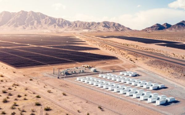 Musk alimentează super AI cu baterii Tesla. Miza e uriașă