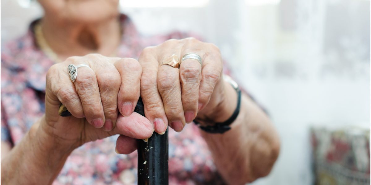 Străini, prinși că au înșelat o pensionară din București