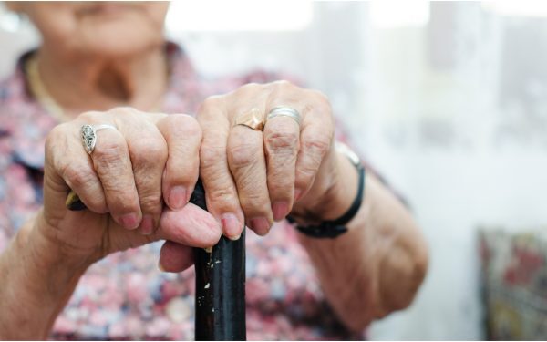 Străini, prinși că au înșelat o pensionară din București