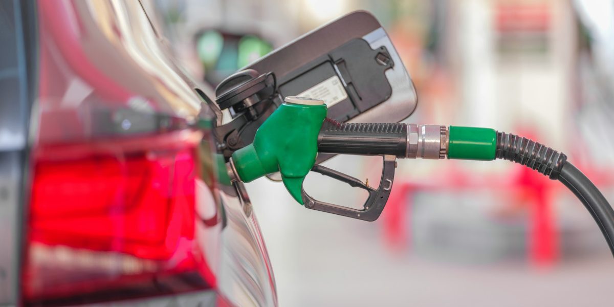 Scumpiri șoc la pompa de benzină. Ce prețuri au carburanții azi în România