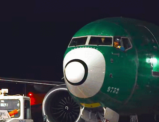 TAROM prezintă primul Boeing 737 MAX 8