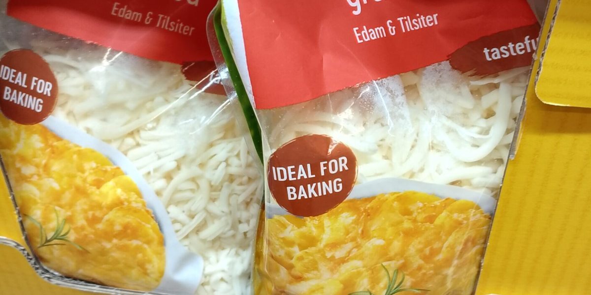 Brânza rasă ascunde un ingredient surpriză. Verifică eticheta!