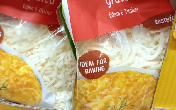 Brânza rasă ascunde un ingredient surpriză. Verifică eticheta!
