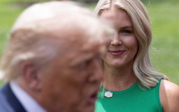 Trump, blocat de Karoline Leavitt. Cine o poate înlocui