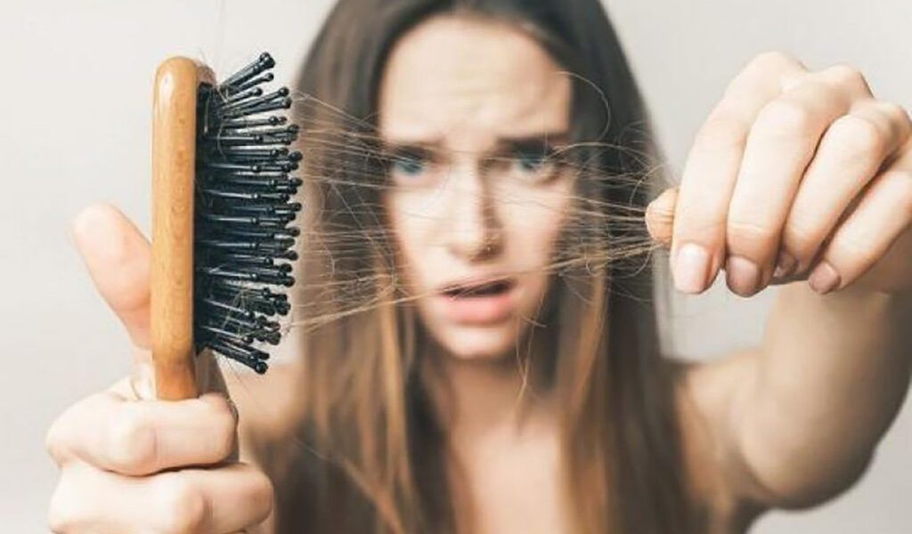Proteine: 7 semne că te lasă corpul. Părul, mușchii, imunitatea suferă