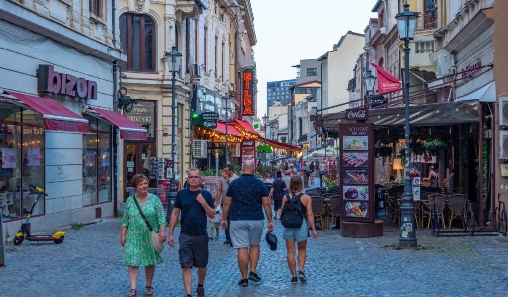 Românii fug de vacanța-n țară: cauzele ascunse