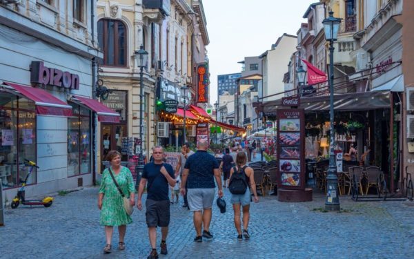Românii fug de vacanța-n țară: cauzele ascunse
