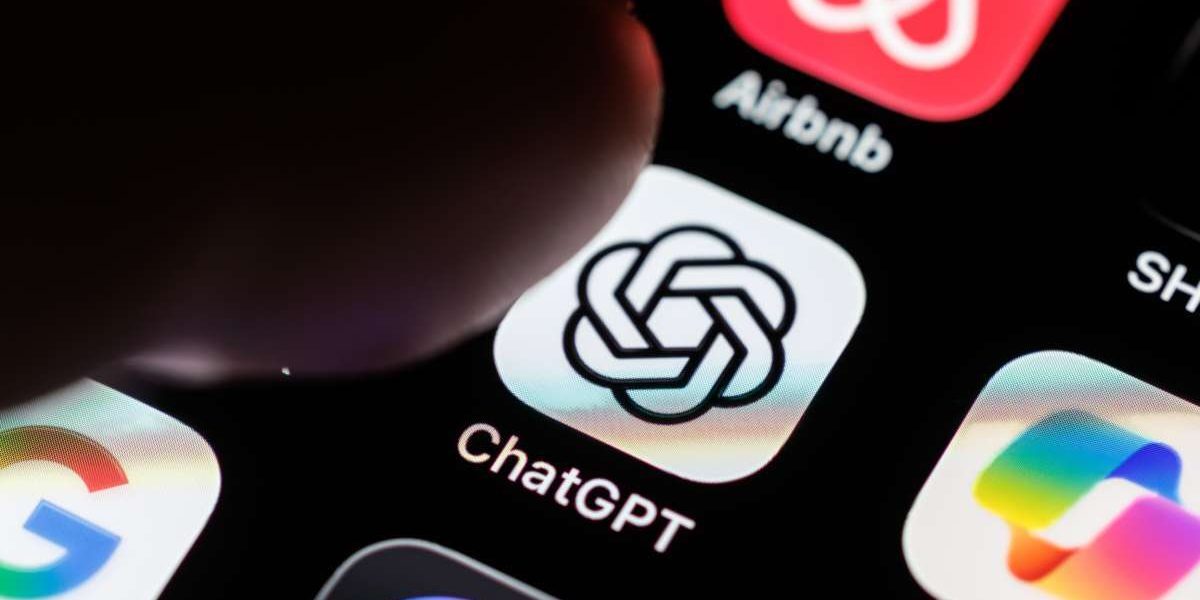 ChatGPT: Elimină limite, bagă reclame și secrete