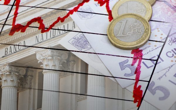 Leul slăbește, datoriile cresc, economia, la un pas de recesiune