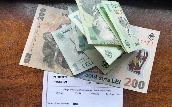 Pensii mărite pentru muncă veche: cine ia bani în plus