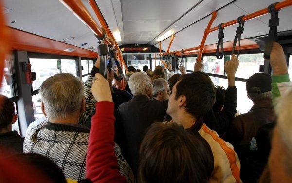 STB trage semnalul de alarmă: Fără muzică tare în autobuze și tramvaie