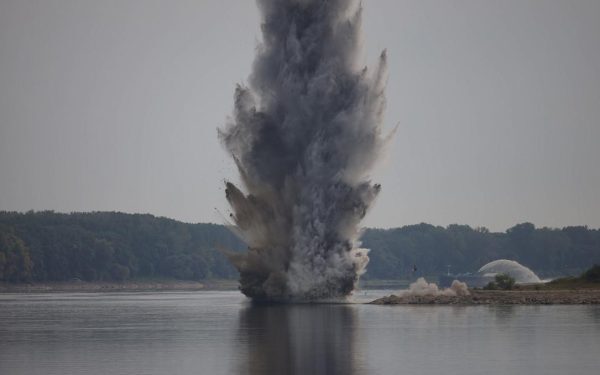 România vrea să amâne opririle nucleare, mutând apele Dunării