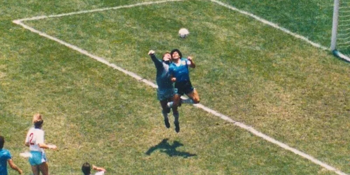 Maradona: Mâna lui Dumnezeu, la licitație