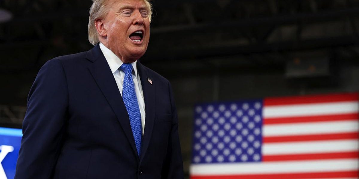Trump amenință să dărâme Kennedy Center pentru numele său