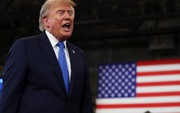 Trump amenință să dărâme Kennedy Center pentru numele său
