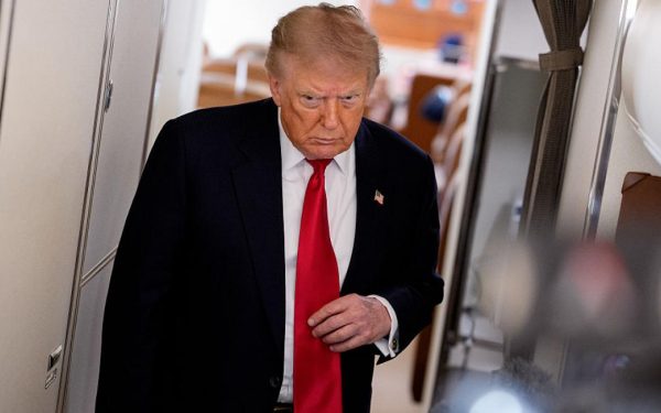 Trump neagă criza de muniții, amenință scurgerile de informații