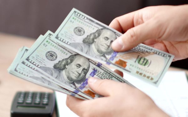Diaspora salvează țări: Fără banii lor, ce economii se prăbușesc