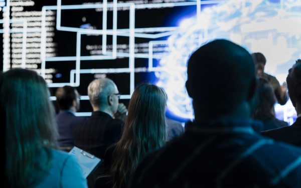Startup-ul dă 1 milion $ pentru afacerea cu AI în vârf