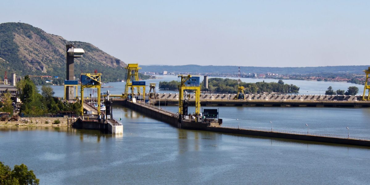 România, frig și penurie: capacitate uriașă, producție mică