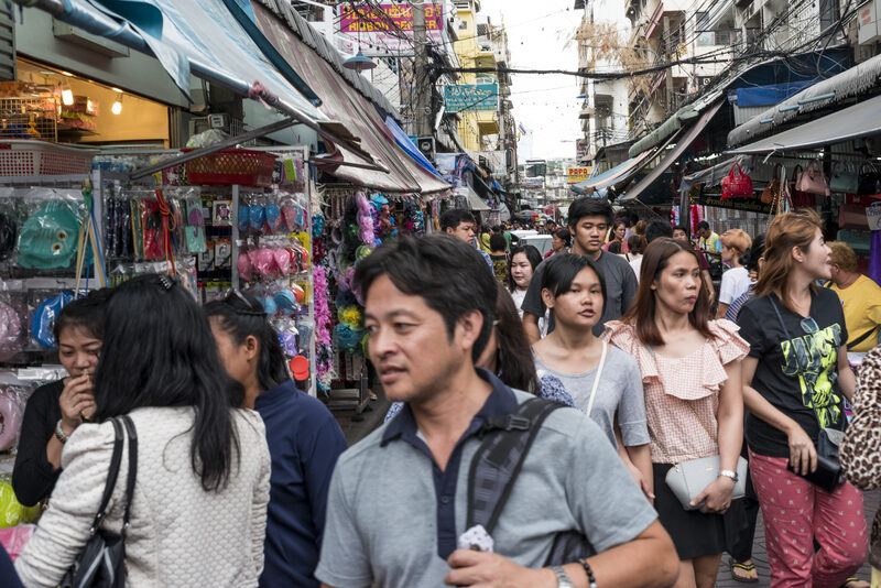 Atac sângeros la o școală din Thailanda, cu morți și răniți