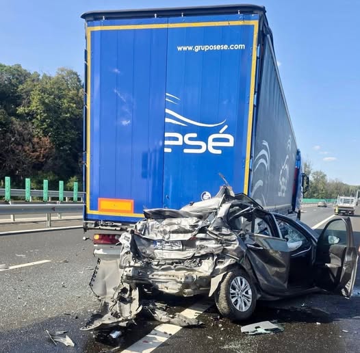 Accident Cumplit pe A0: Mașină Spulberată între Două TIR-uri, Mai Multe Victime