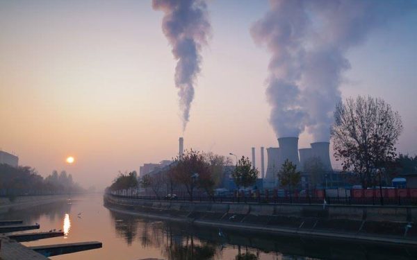 Energia, scumpă! Furnizor major ia curent cu 900 lei/MWh