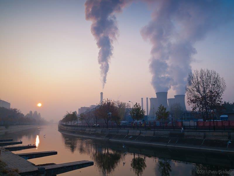Energia, scumpă! Furnizor major ia curent cu 900 lei/MWh