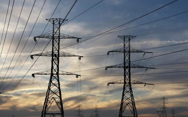 Deputații: Avansul către furnizorii de energie, mărit la 60%