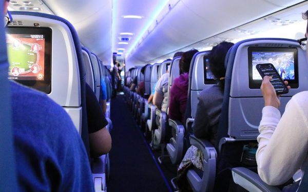 Glonț în Boeing 737! Pasageri evacuați de urgență