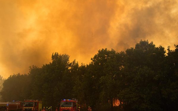 Incendii Bordeaux: Pârjol intenționat? Sute de arestați, inclusiv un adolescent
