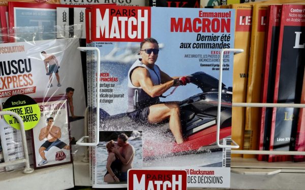 Macron, scandal pe skijet în plin dezastru natural