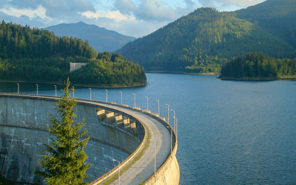 Președintele Iohannis, din nou contra barajelor în arii protejate