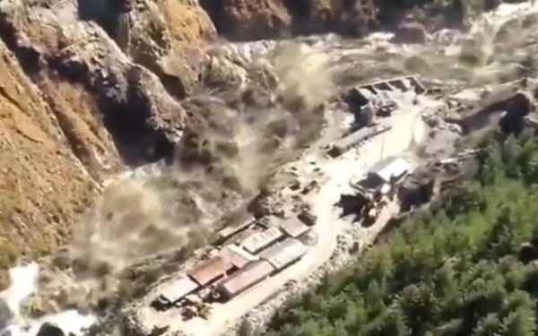 Coșmar pe mare: 8 morți, 400 turiști dispăruți