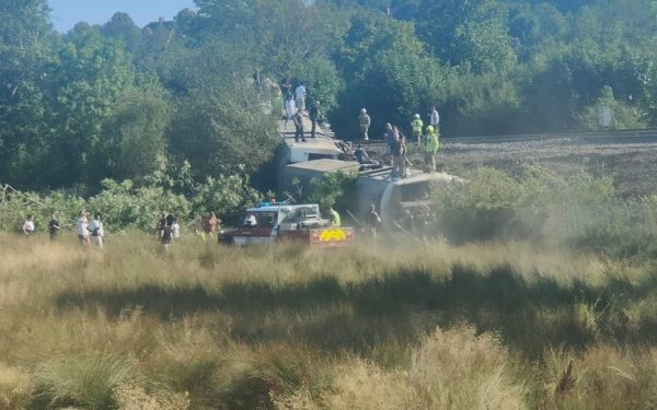 Tren deraiat cu pasageri lângă Lewes
