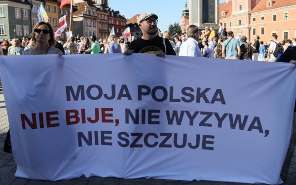 Polonia: Mii de oameni pe străzi contra urii anti-ucrainene