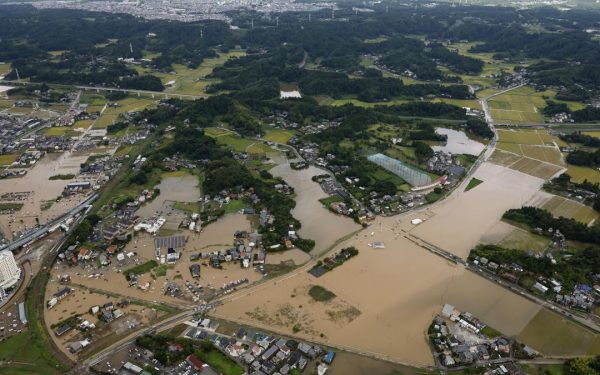 Japonia sub ape: 6 morți, 400.000 evacuați după o ploaie torențială
